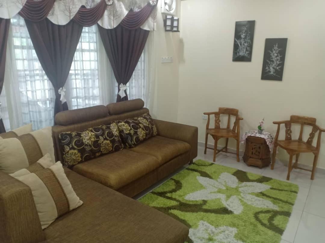 Kh Homestay Comfy N Calm Seri Manjung Εξωτερικό φωτογραφία