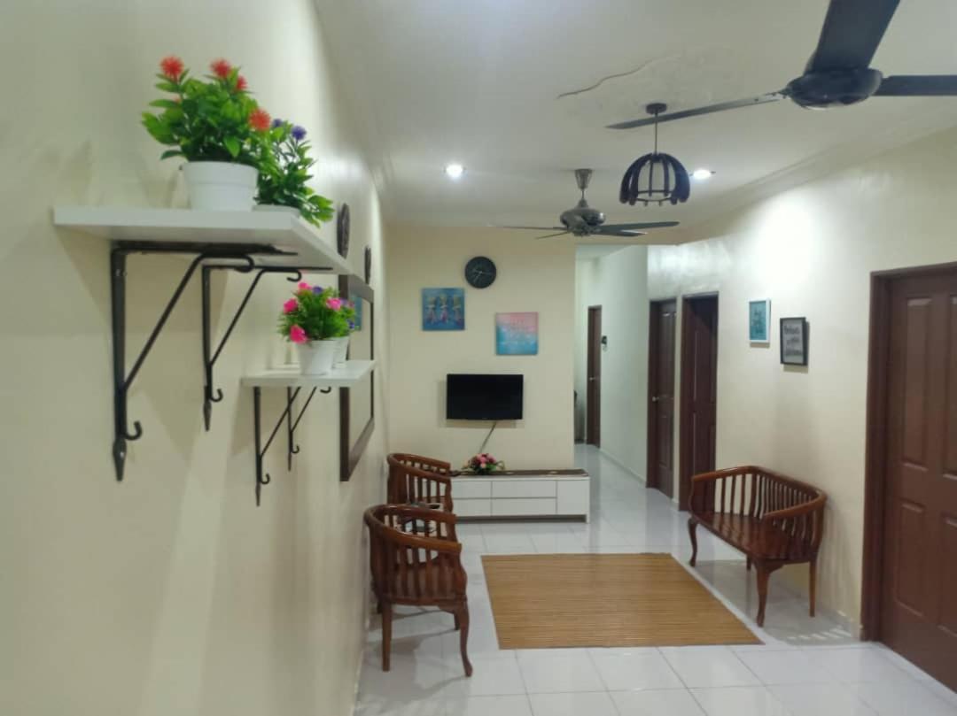 Kh Homestay Comfy N Calm Seri Manjung Εξωτερικό φωτογραφία