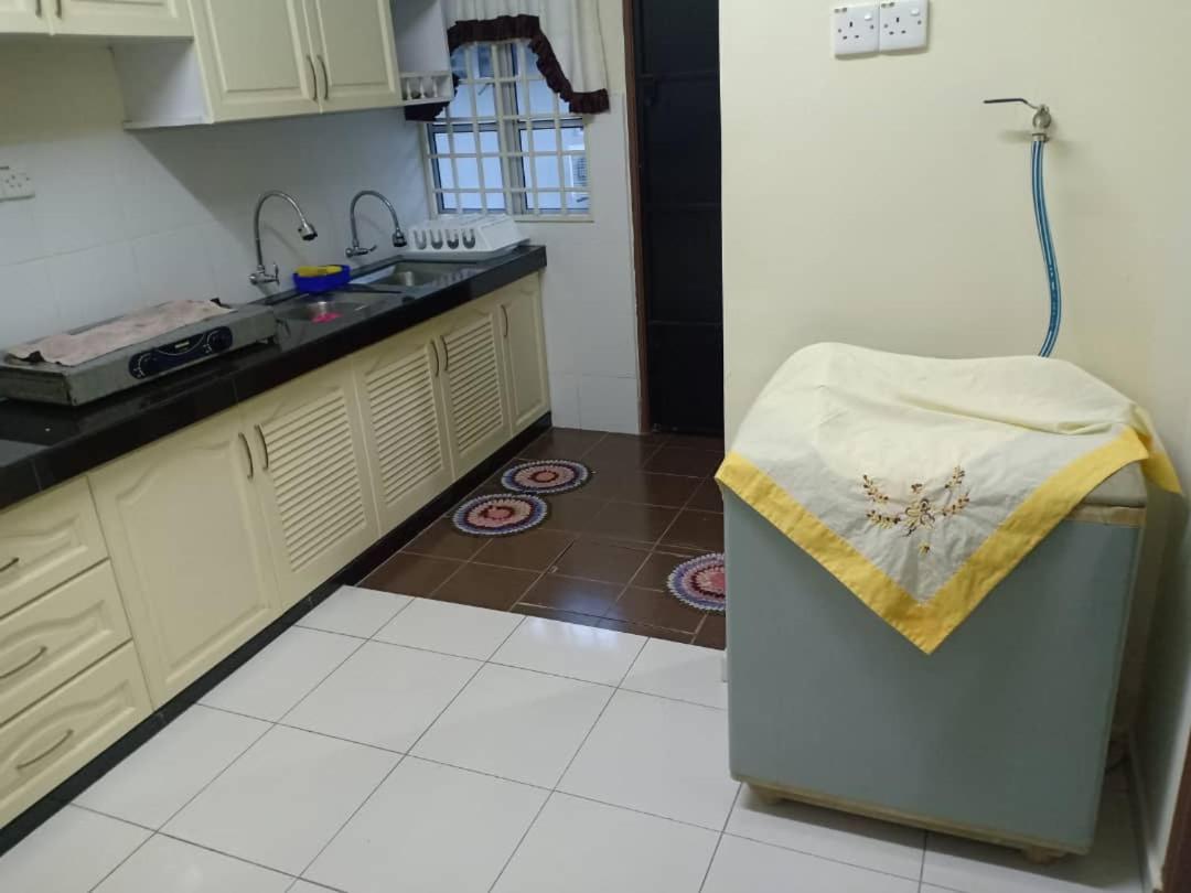 Kh Homestay Comfy N Calm Seri Manjung Εξωτερικό φωτογραφία