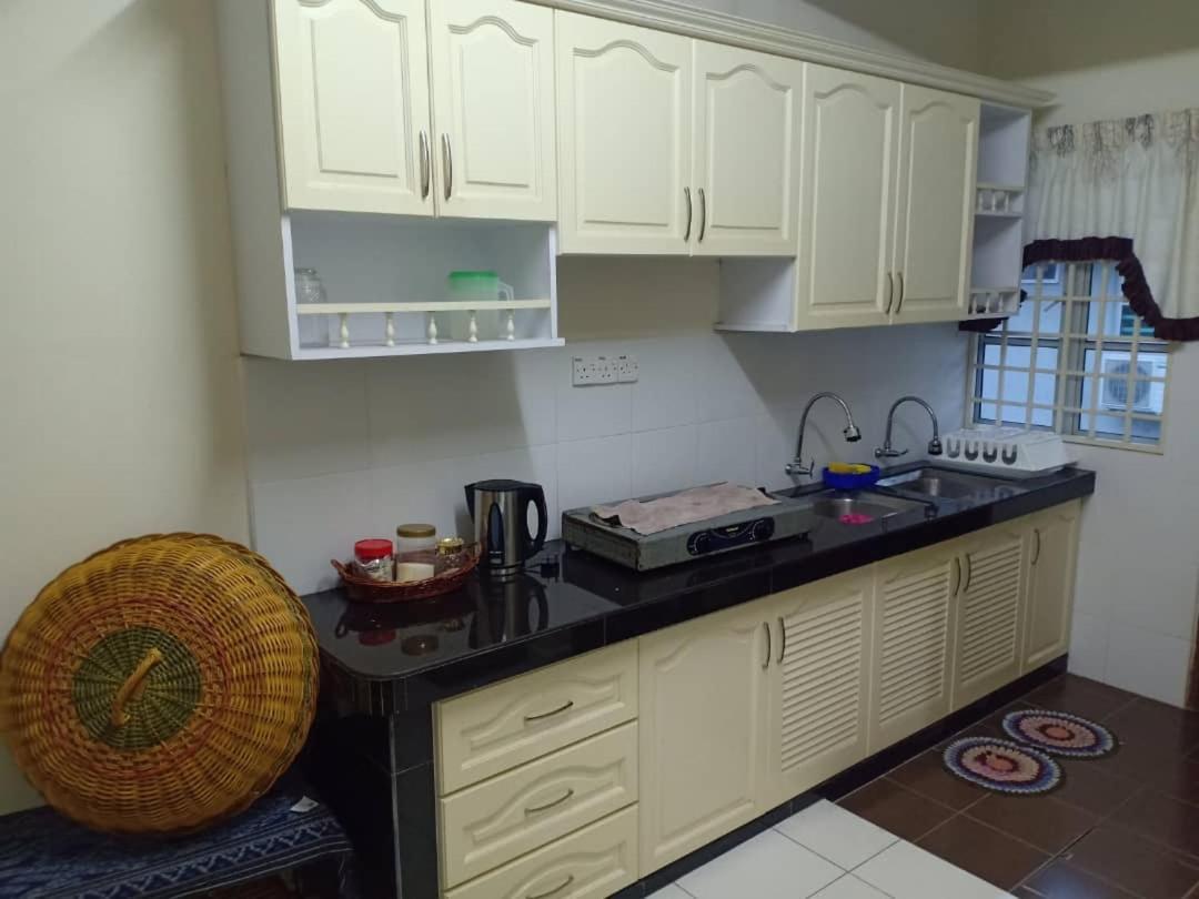Kh Homestay Comfy N Calm Seri Manjung Εξωτερικό φωτογραφία